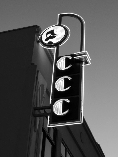 CENTRAL-AMERICA-NEON-BARRIO-ARANJUEZbacaaf521c056325.jpg